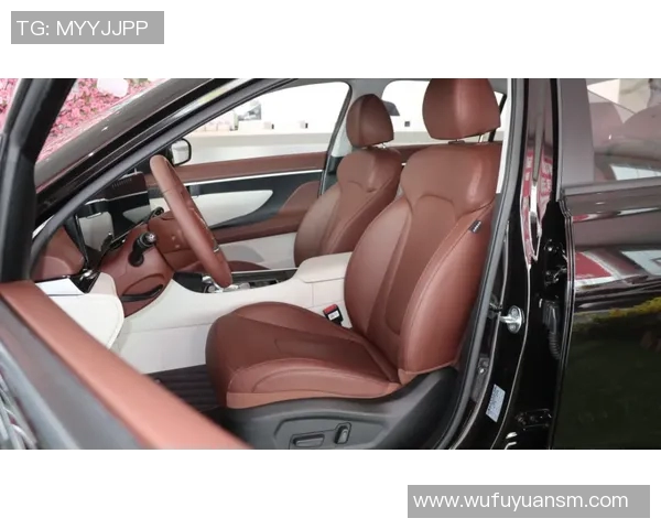 选择合适的足球手套尺码指南助你提升比赛表现与舒适度